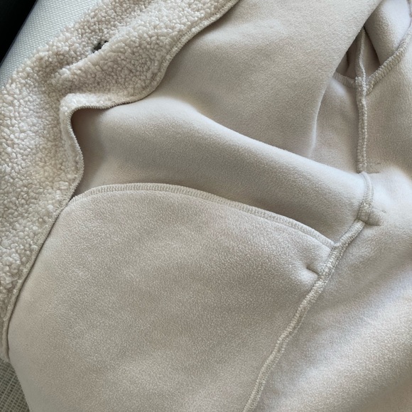 SOLD Uniqlo Fleece / Furry Coat - Picture 5 of 9